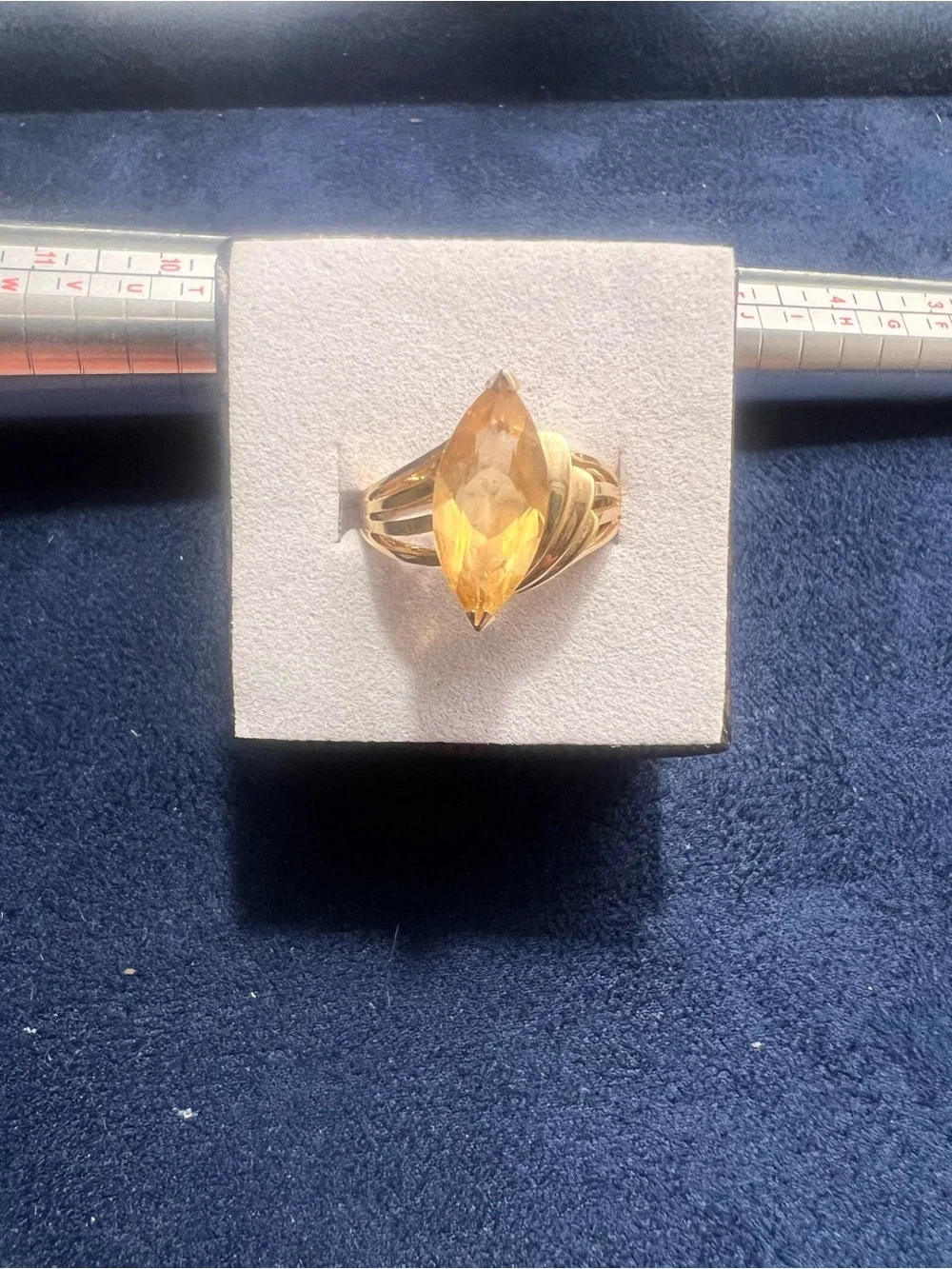 10kt Gold Citrine Marquise vintage ring- size 7
